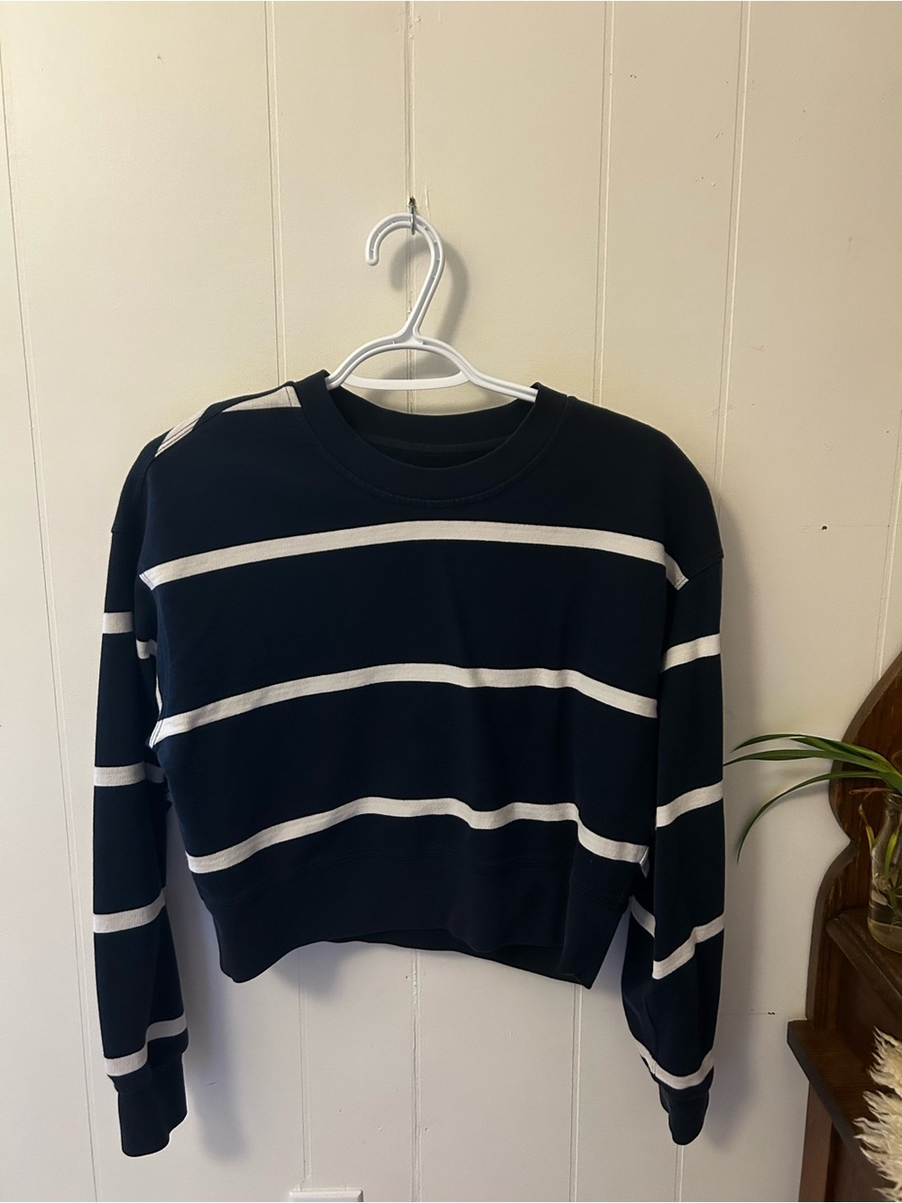 Lululemon perfectly oversized crew Navy and White size xs/s